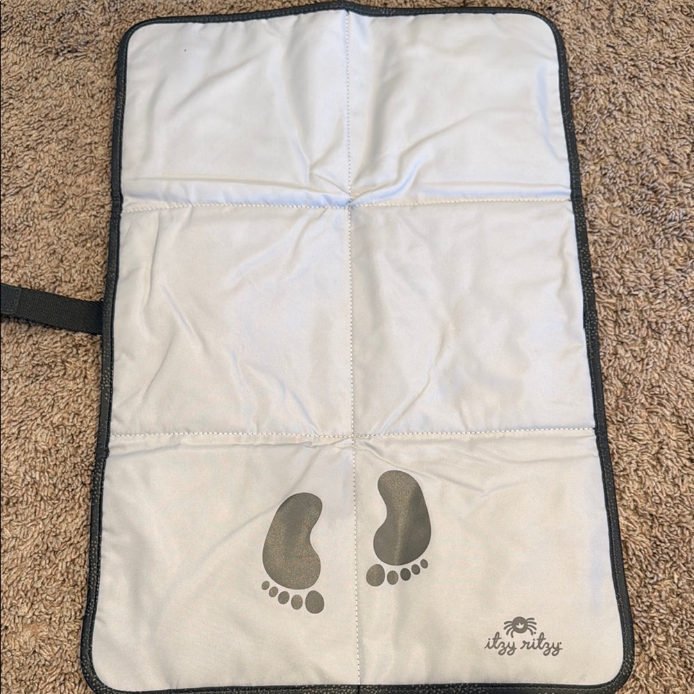 Itzy Ritzy Dream Compact Diaper-bag Backpack - Picture 4 of 10